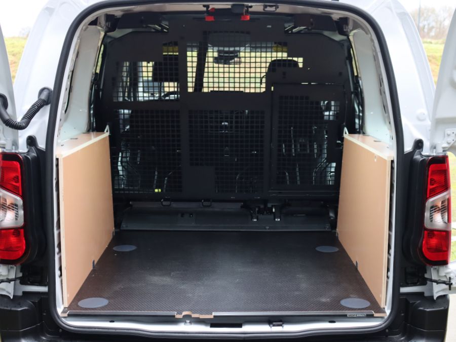 Aménagement bois pour véhicule utilitaire VOLKSWAGEN CADDY VAN 2004